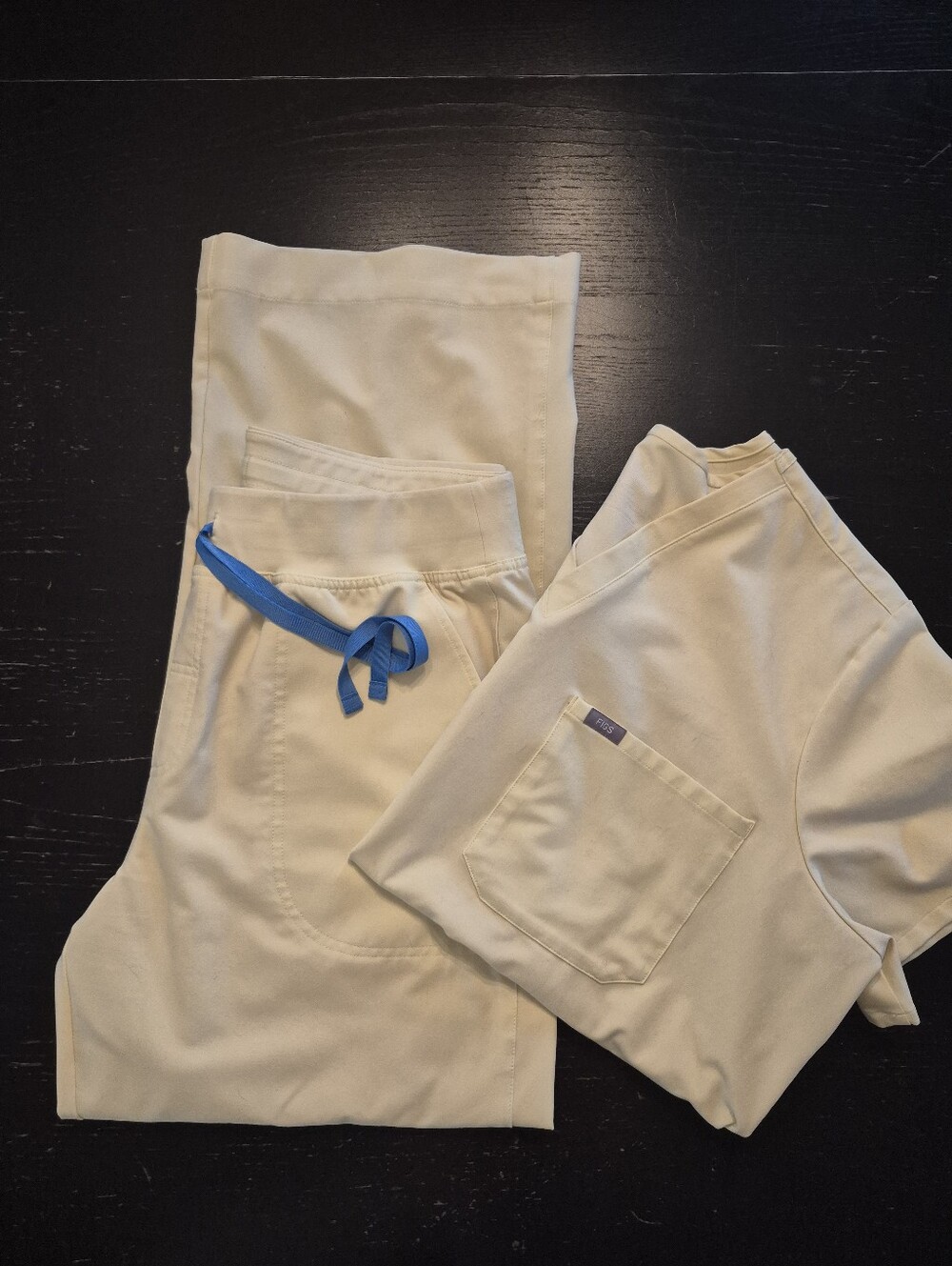FIGS Scrub Set Wide Leg in Sunlight XXL top/ XL Pant